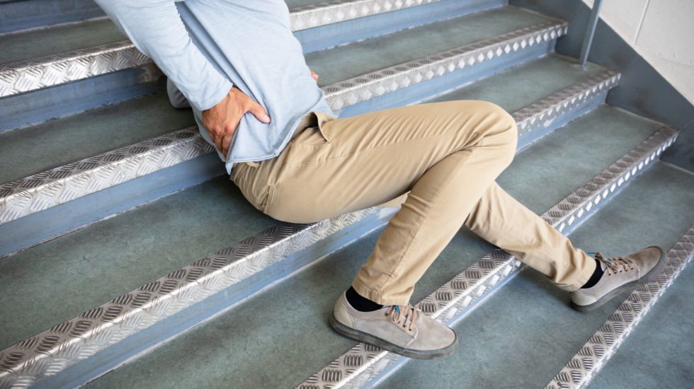 personal injury image of man falling on steps